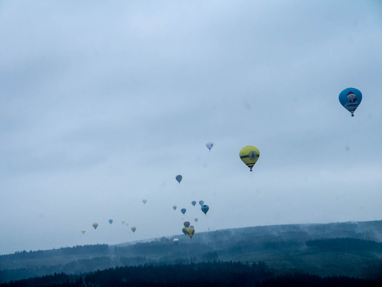 Ballone über sauerländer Nebel (1 von 1)